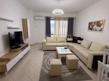 Jepet me qera apartament 2+1 + 2 Ballkone / Yzberisht, prane Kmy-se. 600 € /Muaj Sip. Totale  100m2