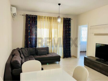 Apartament 2+1+2+Parkim me qera Kinostudio