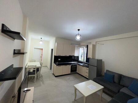 Apartament 1+1 me qira – Shkolla e Bashkuar (pranë Uni të Mjekësisë) !