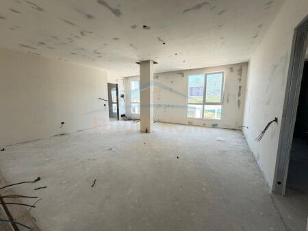 Shitet, Apartament 3+1+Post Parkimi, Farke, Tiranë