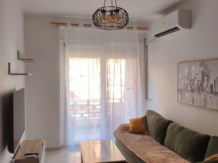 Apartament 2+1 me qera tek Golden Park perballe Amerikan 3