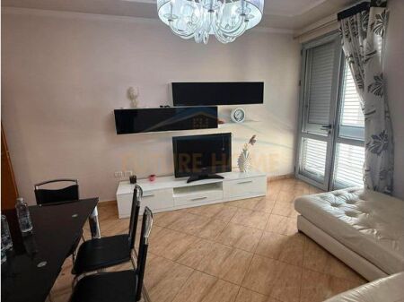 Qera, Apartament 2+1+2, Komuna e Parisit, Tirane