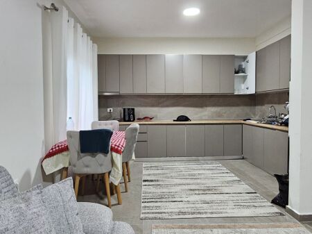 VENDESI PRIVATO IN VENDITA - VIA NJAZI MEKA TIRANA
