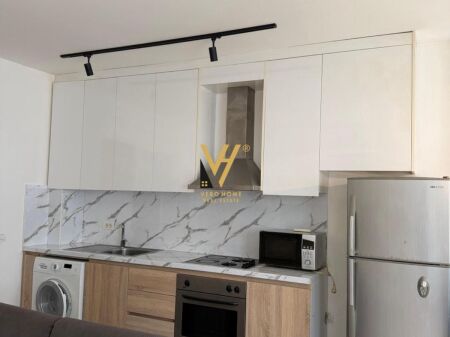 JEPET APARTAMENT 1+1 ME QERA TEK RRUGA E BARRIKADAVE 50.000 LEKE