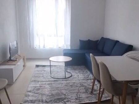 Jepet me Qera Apartament 1+1 te Zona e 5 Maji, i mobiluar totalisht , 400 MIJE LEKE