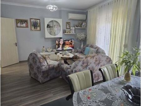 Shitet, Apartament 2+1+2, Kompleksi Prestige, Rruga Jordan Misja