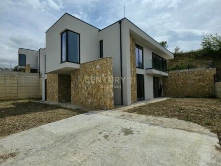 VILLA WITH POOL FOR SALE IN "REZIDENCEN LISI I ARTE" !