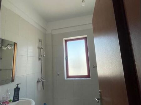 1+1 apartament per qera tek kthesa e kamzes