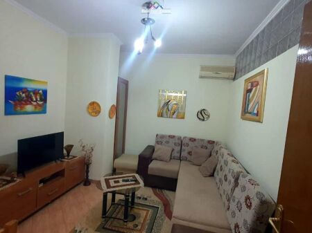 Apartament Me Qera 1+1 Tek 5 Maji ( ID B2101725) Tirane
