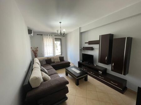 Qera, Apartament 2+1 + Depo , Komuna e Parisit, Tirane.