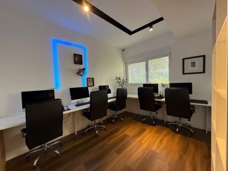LOCALE COMMERCIALE IN AFFITTO 2 POSTI AUTO, COMPLESSO MANGALEM 21, ALI DEMI 3.000 € /Mese