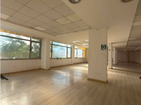 Ambiente per Uffici in Affitto – 300 m²