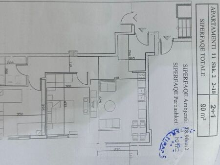  Shitet apartament 2+1 te Pallatet Çabej