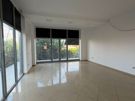 Sale | Ambjent Biznesi | Rruga Kastriotët | 93500 €