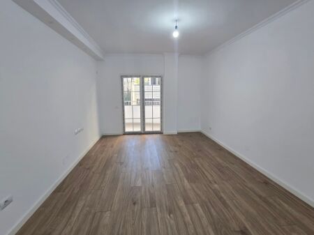 Ufficio 2+1/In AffittoVia Bogdaneve 700€