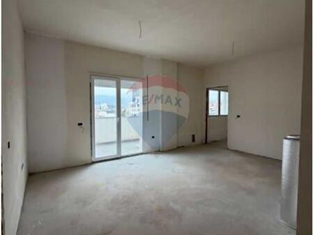 Apartament - Për Shitje - Rruga 4 Dëshmorët, Tiranë