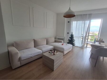 Shitet Apartament 1+1 tek Kthesa Kamzes