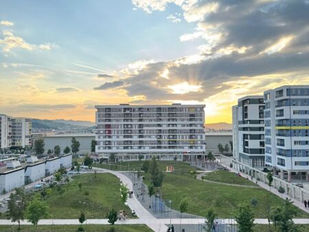 Apartament modern 2+1+2 qera, Univers city