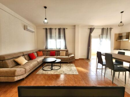 In affitto: 3+1+2wc & 3bllk (Ekonomiku, Rr. Gramoz Pashko) Più spazio | 60.000 Lek al mese