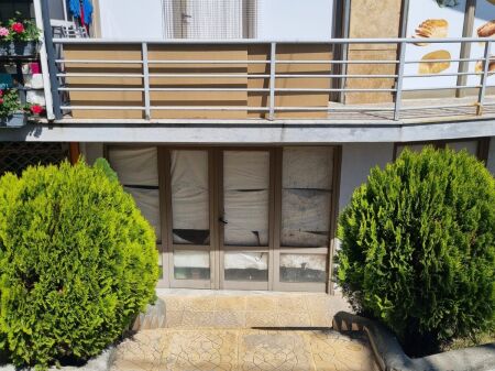 Korce, Shitet Dyqan 45 m² te Francezet