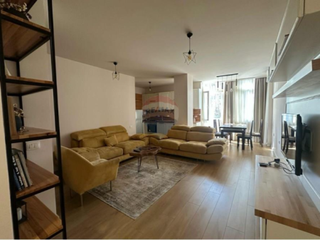 Appartamento in vendita 2+1+2 al Viale Zogu I Pare