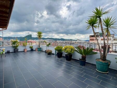 Ufficio Premium in Affitto: 3 Ambienti di Lavoro + 1 VerandaRruga e Kavajës (Vicino a Esp Oil, Fronte Strada) - Sup. 200m² - 3000€/Mese || Super Privacy Totale