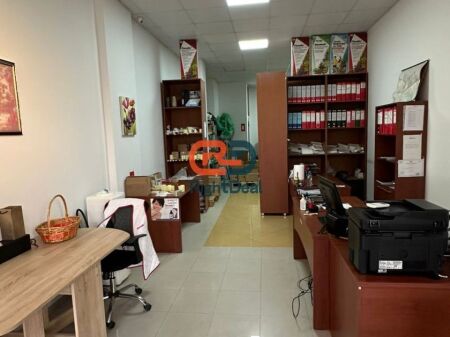 Occasione!!! Negozio in Vendita con Vista Super, Vicino alla Scuola Rossa!!!