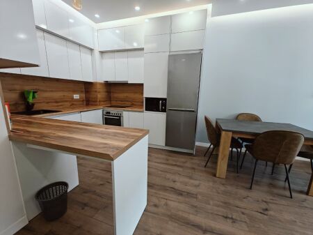 Apartament me Qera 2+1+Post Parkimi në Kinostudio