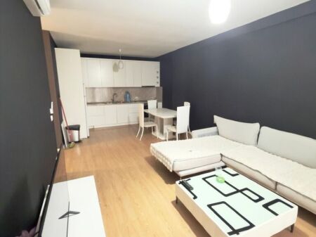 Jepet Apartament 2+1+2 me qira tek Unaza re