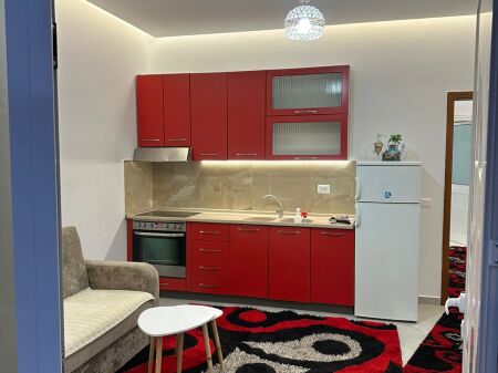 In affitto 1+1 primo piano di una casa privata