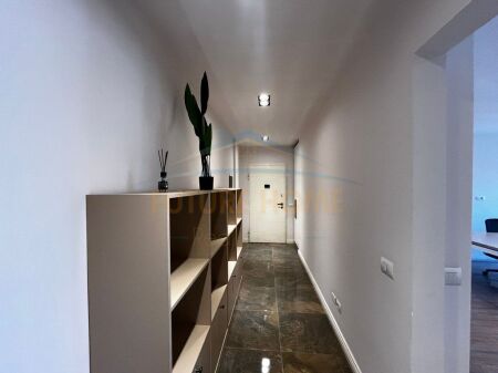 Shitet Apartamenti 3+1+2 Zogu i Zi