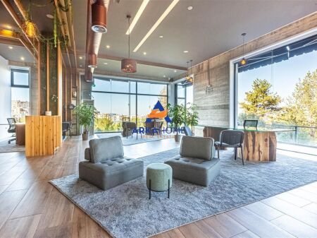 LOCALE UFFICIO CONDIVISO IN AFFITTO 220 M2 "SOPRA IL GIARDINO BOTANICO" 600 EURO