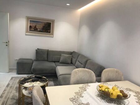  JEPET APARTAMENT 2+1 ME QERA NE BRRYL, ME CMIMIN 450 MIJE LEKE
