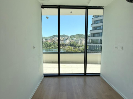 AFFITTASI - LOCALE UFFICIO/COMMERCIALE PRESSO LAKE VIEW RESIDENCE
