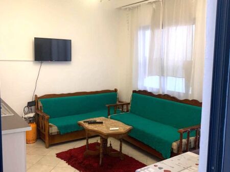 Tiranë, jepet me qera apartament 1+1, Kati 1, 50m2.