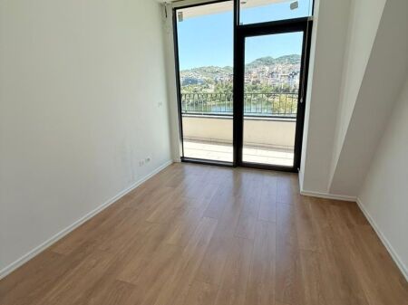 AMBIENTE PER UFFICIO IN AFFITTO PRESSO LAKE VIEW RESIDENCE LIQENI