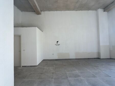 NEGOZIO IN AFFITTO 55 M2 VIA DURRESIT 60.000 LEKE FH-76259