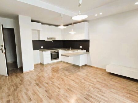  Shitet apartament 1+1 te kompleksi Delijorgji, Rruga Kavajes