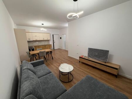  Jepet me qera apartament 2+1+2  Adresa: 5 Maji, përballë Konkordit