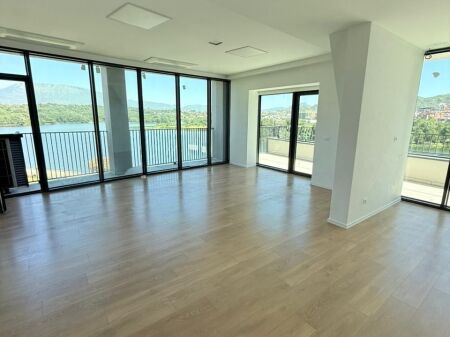  SUPER OPZIONE per Ufficio o Business – Lake View Residence