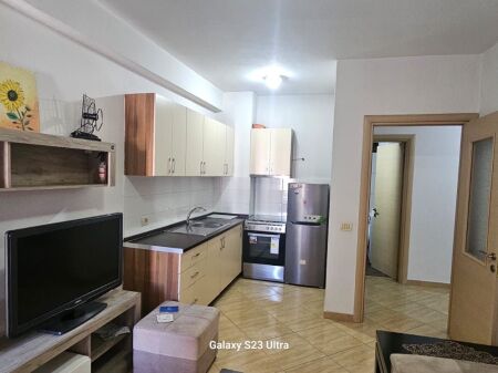 Apartament 1+1 per qira ne astir