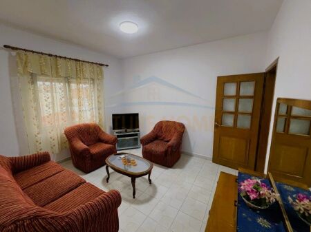 Shitet, Apartament 1+1, Rruga e Elbasanit, Tiranë.  