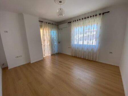 Shitet Apartament 2+1  Fresk, pranë Ana Market