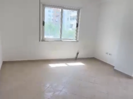 Apartament 3+1+2 ! Stacioni i Trenit ( pas Spak )   