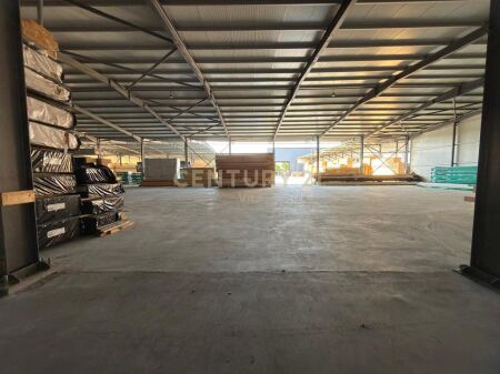 Magazinë 2000m² me Qira pranë Rrugës Kryesore , Ish Keneta , Durres !!!