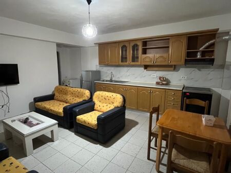 Affittasi ingresso privato 1+1 dietro Kupoles, valore 400 Euro