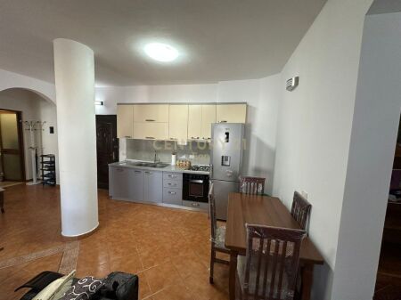 APPARTAMENTO 2+1+2 IN AFFITTO NEL CENTRO DI DURRËS, DI FRONTE A BLUE STAR!