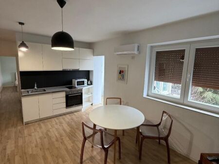  Appartamento 1+1 in Affitto – 21 Dhjetori, Tirana 