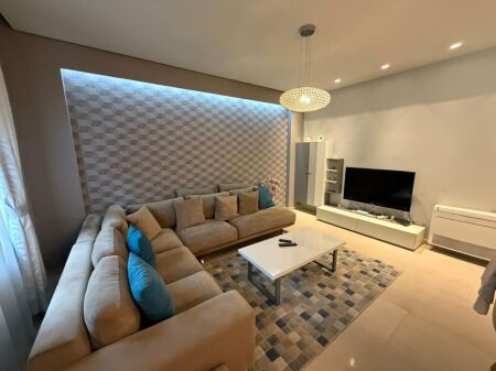  QERA SUPER Apartament 2+1 Me 2 Tualete Dhe 2 Ballkone  Zogu i Zi , Prane Ring Center   Cmimi 1.100 Euro Bruto