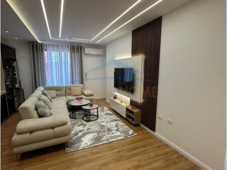 Shitet, Apartament 2+1,Misto Mame